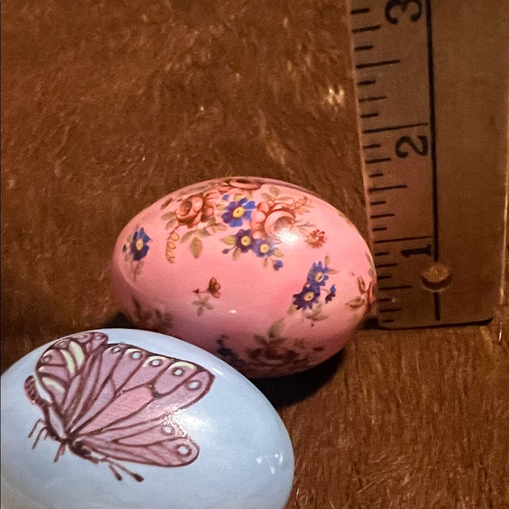Floral and Butterfly Decorative Ceramic Eggs, Set of 3 - Picture 9 of 10